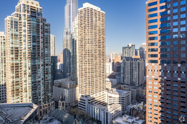 Foto del edificio - 30 E Huron St