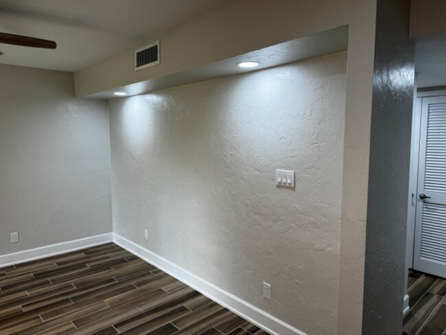 Foto del edificio - 2383 Burnway Rd
