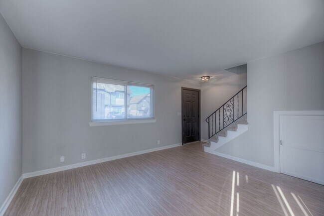 Foto del edificio - Windsor Village Townhomes