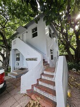 Building Photo - 822 SW 31st Ave