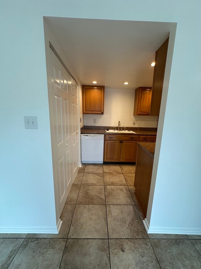 Building Photo - 2329 Obetz Dr