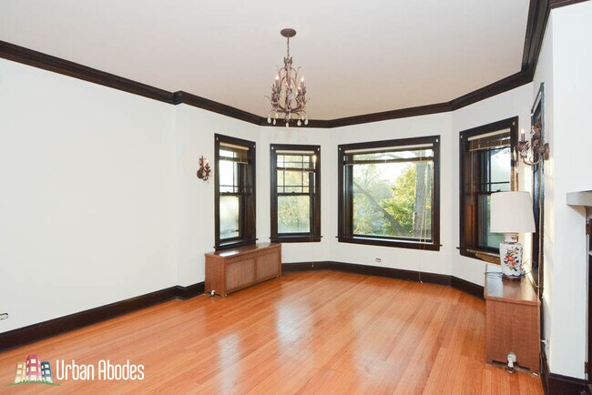 Building Photo - 5446 W Berteau Ave