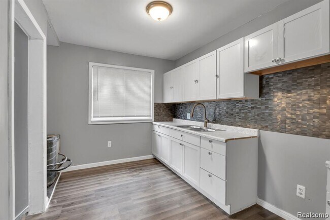 Foto del edificio - 15852 Washburn St