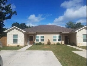 Building Photo - 3710 Mandy Dr