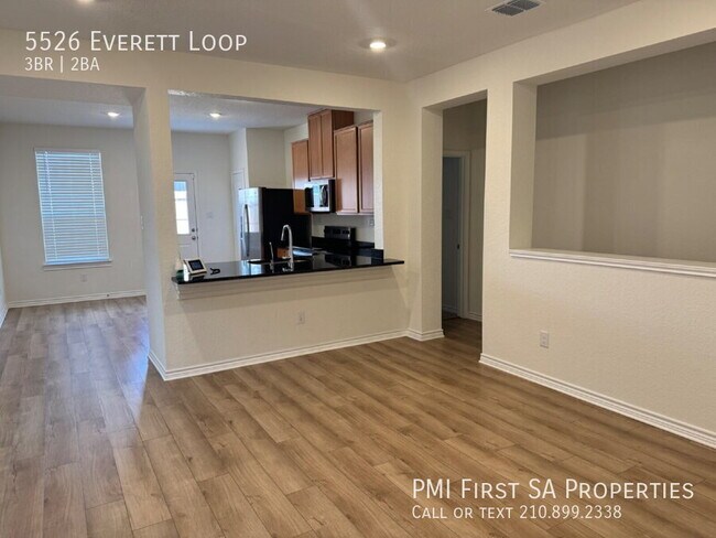 Foto del edificio - 5526 Everett Loop