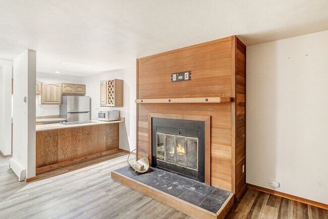 Foto del edificio - Wilderness One Bedroom Available 7/7!  Close to hiking trails and great amenities.  Amazing SUN!
