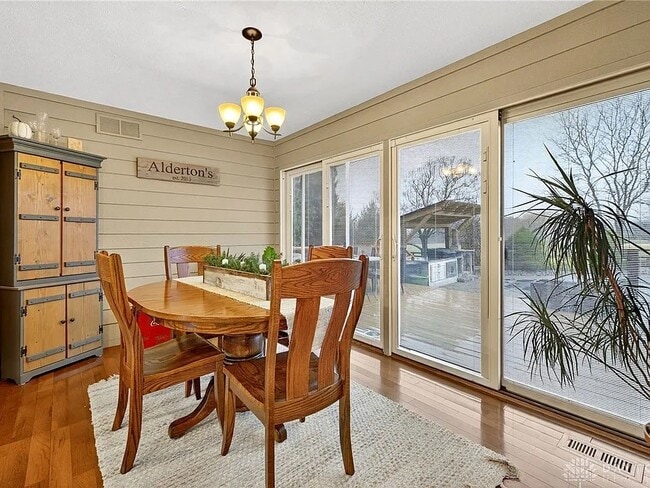 Foto del edificio - 5815 Elk Creek Rd