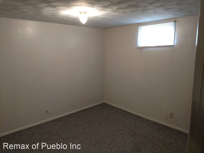 Building Photo - 5 br, 2 bath House - 2711 VINEWOOD LN