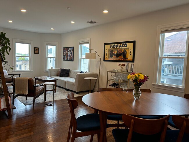 Foto del edificio - 8 Willard Ave