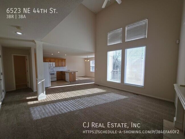 Foto del edificio - 6523 NE 44th St