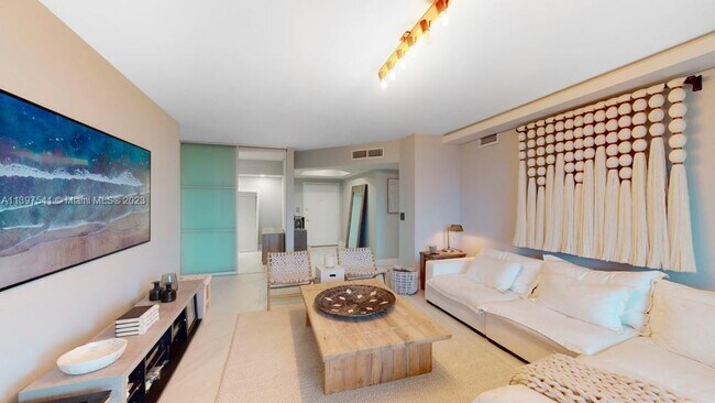 Foto del edificio - 7000 Island Blvd