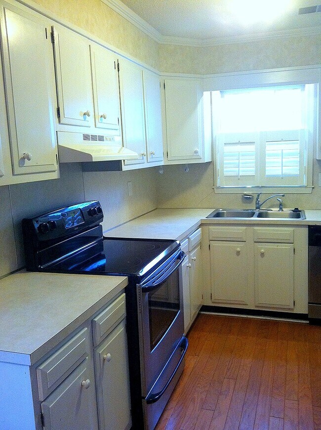 Foto del edificio - 3BR/2BA Home with Fireplace and Fenced Yar...