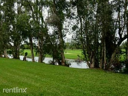 Foto del edificio - 10492 NW 10th St