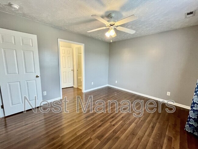 Building Photo - 123 Howell Pl