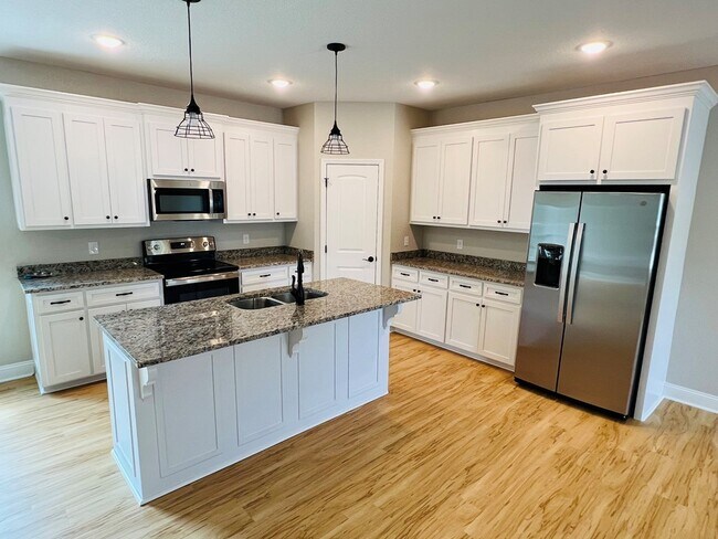 Building Photo - 415 Palm Island Dr