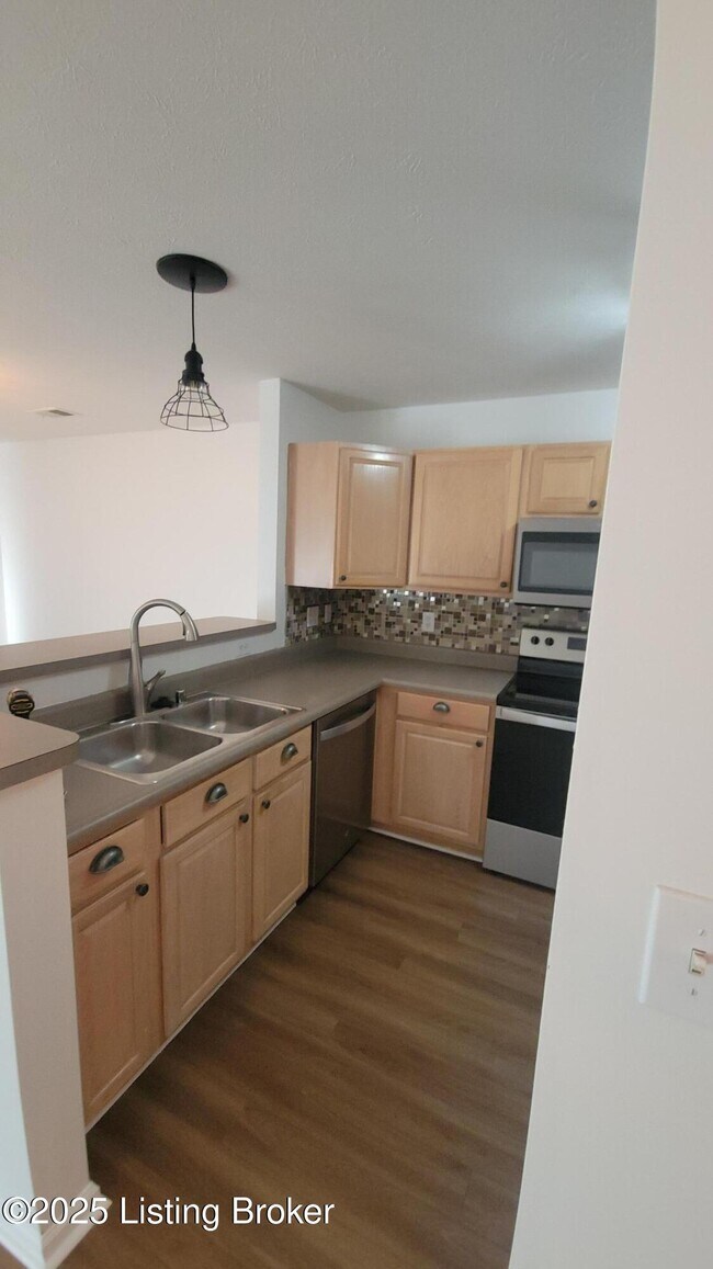 Building Photo - 6403 Shelton Circle