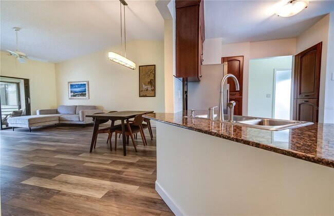 Foto del edificio - 600 Carriage House Ln