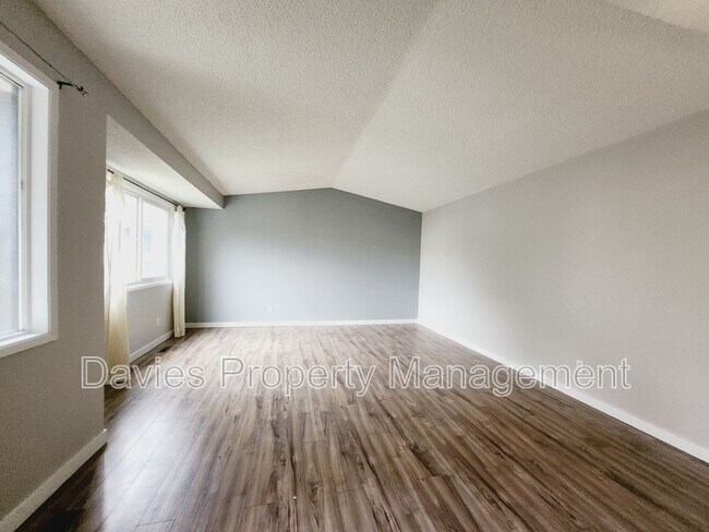 Photo du bâtiment - 405 Willow Ct NW