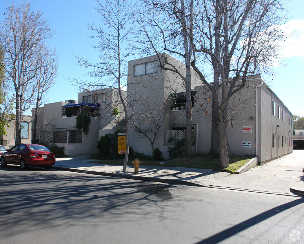 Foto principal - 12024 Laurel Canyon Blvd