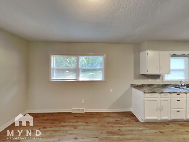 Foto del edificio - 3211 Spring Valley Dr