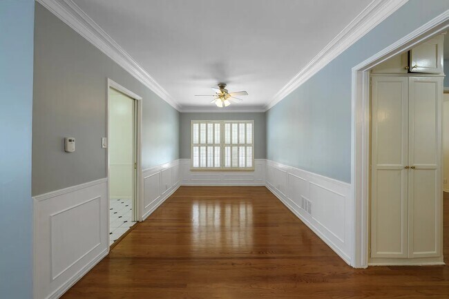 Foto del edificio - 10723 Ashton Ave