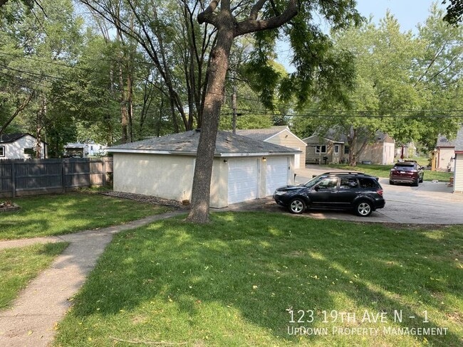 Building Photo - 123 19th Ave N