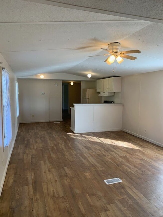 Building Photo - 2BD/1B Mobile Home in Lake Park