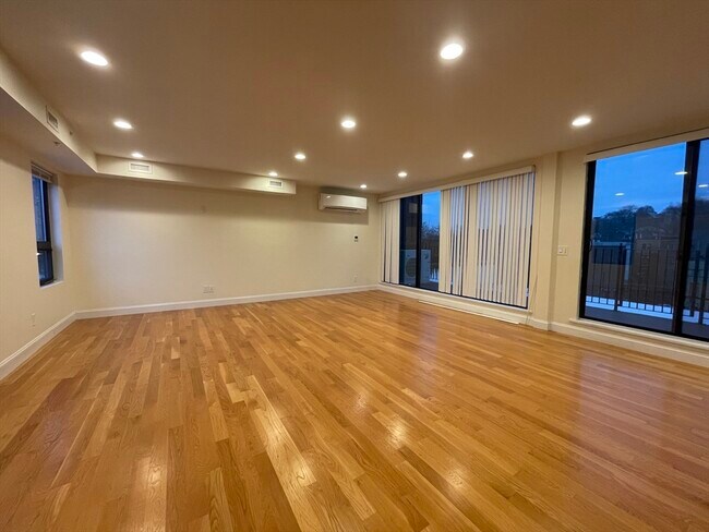 Foto del edificio - 1616 Beacon St