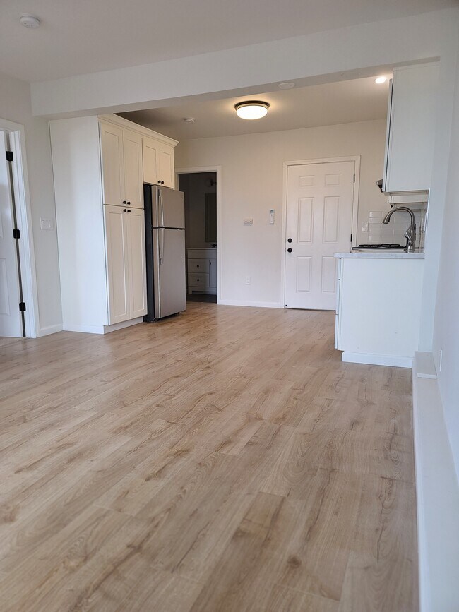 Building Photo - 2215 Rivera St