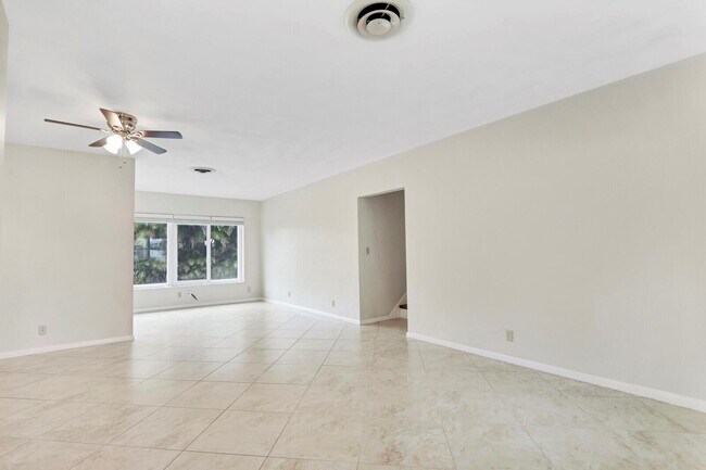 Building Photo - 743 Ibis Way