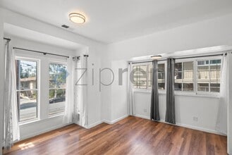 Building Photo - Unit 3