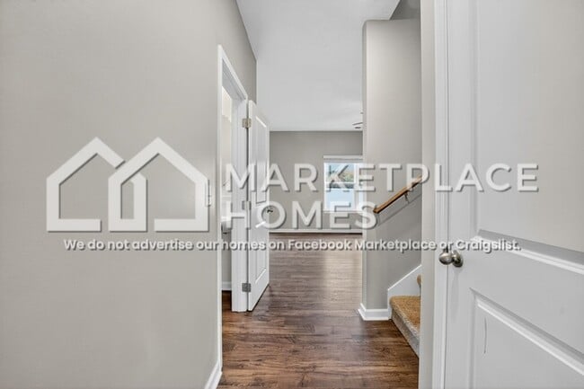 Building Photo - 559 Cliff St