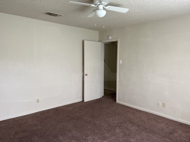 Building Photo - 2103 Omega Cir