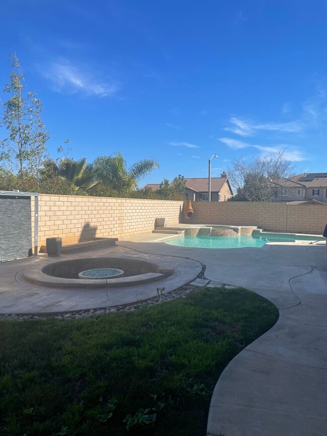 Building Photo - Pool/Spa Home