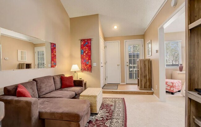 Building Photo - Charming 1BD/1BA Condo-Wheat Ridge, CO! Available 5/1!