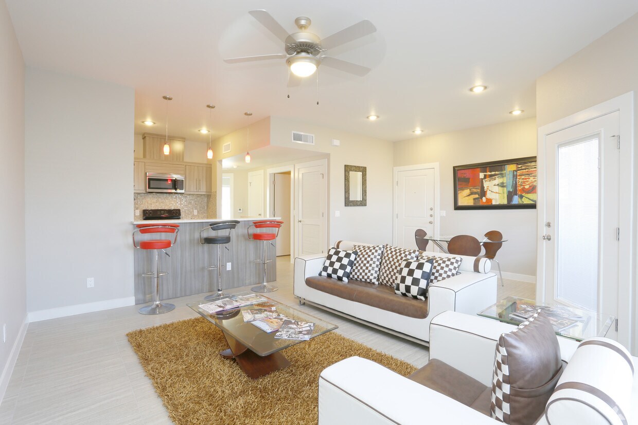 Foto principal - Moderno Village Apartments and Town Homes