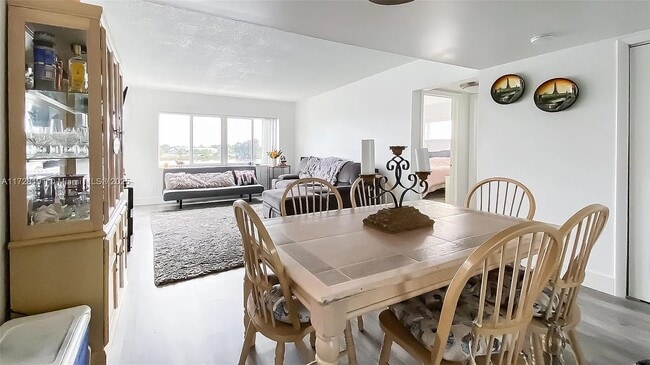 Building Photo - 1060 Crystal Lake Dr