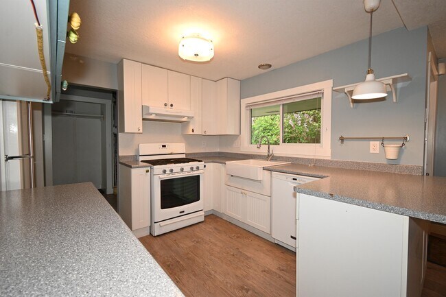 Photo du bâtiment - 1551 Hemlock St