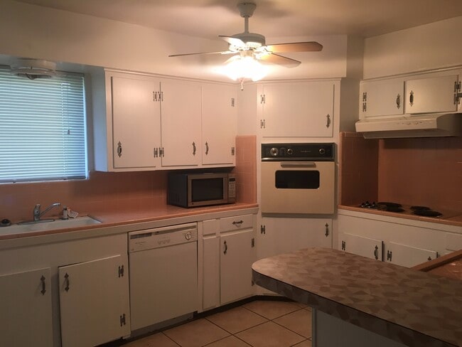 Foto del edificio - 3/2/2 Fenced yard Pet FRIENDLY