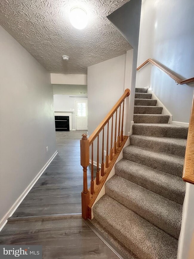 Building Photo - 9717 Harvester Cir