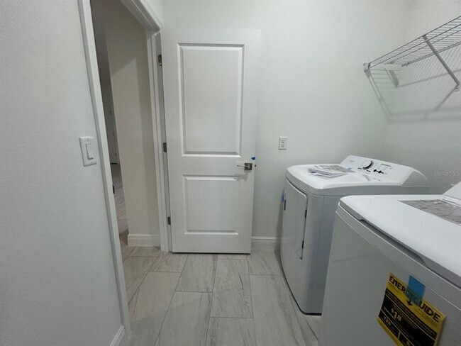 Foto del edificio - 2741 W Rutland Dr