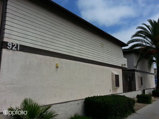 Building Photo - 921 E 10th St