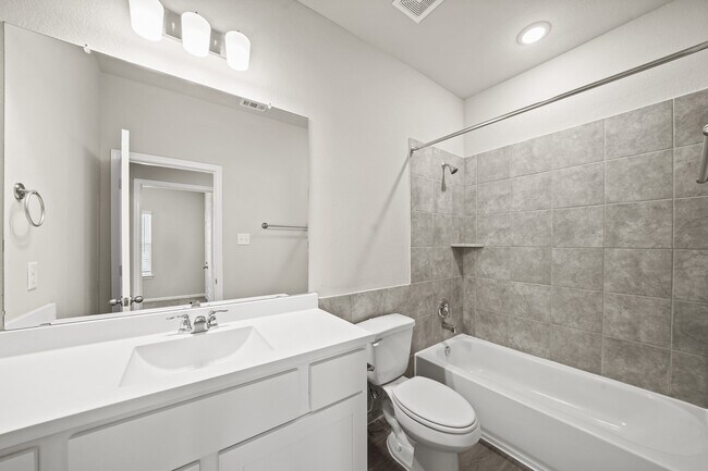 Foto del edificio - 15025 Alkay St