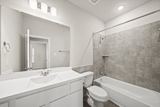 Building Photo - 15013 Almeece St