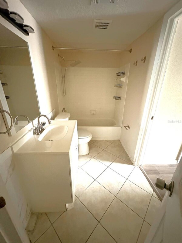 Building Photo - 1940 Lake Atriums Cir