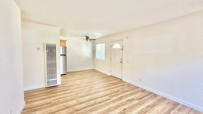 Building Photo - Darling, Entry Level, Corner-End Condo Uni...