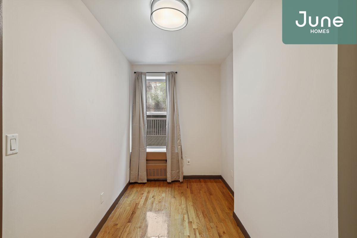 Primary Photo - Twin room in 3-bed/1.0-bath Home