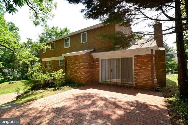 Foto del edificio - 1317 Forestwood Dr
