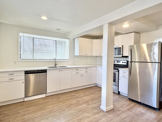 Building Photo - 17 N Meade Ave