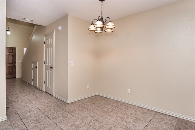 Building Photo - 4077 Glenstone Terrace